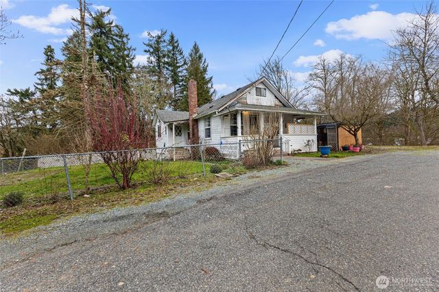 329 SE 2nd Street, South Prairie, WA 98385