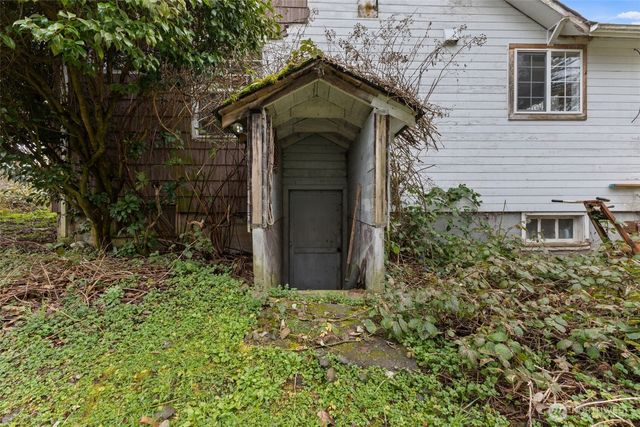 329 SE 2nd Street, South Prairie, WA 98385