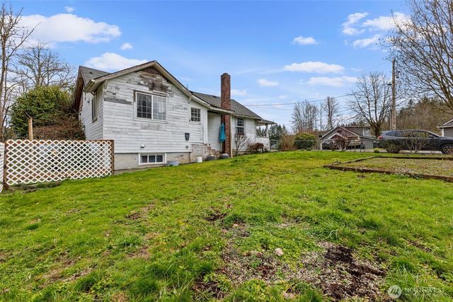 329 SE 2nd Street, South Prairie, WA 98385