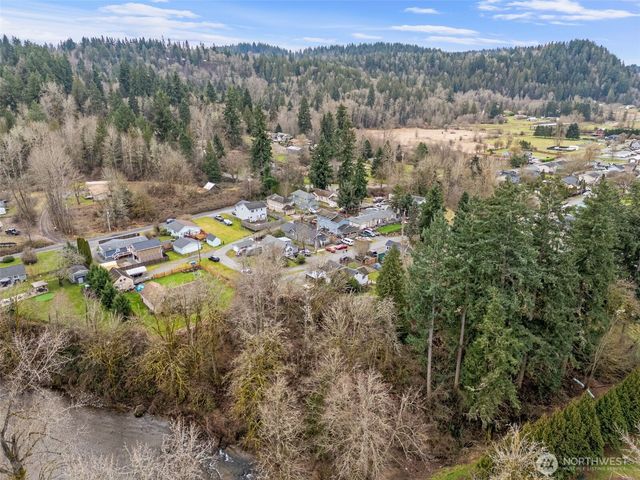 329 SE 2nd Street, South Prairie, WA 98385