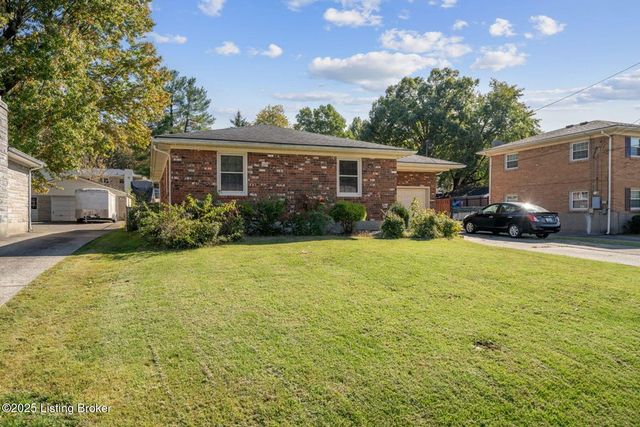 7508 Pimlico Dr, Louisville, KY 40214