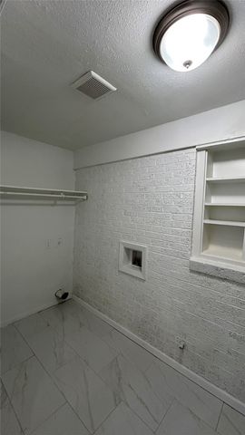 451 Bluewood Drive, Dallas, TX 75232