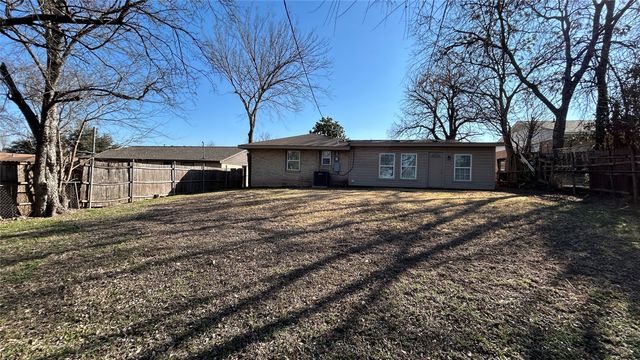 451 Bluewood Drive, Dallas, TX 75232