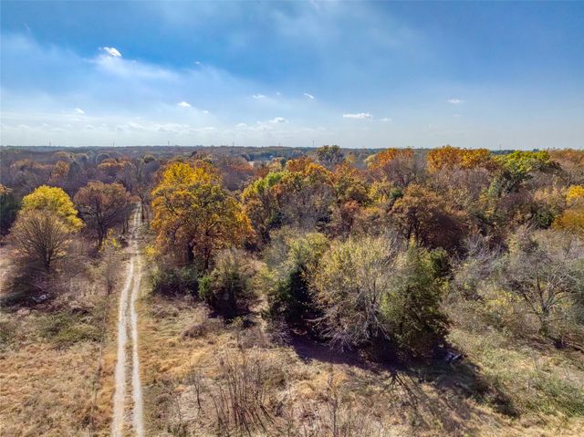 2190 County Road 1215, Savoy, TX 75479