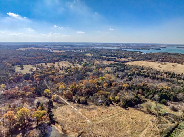 2190 County Road 1215, Savoy, TX 75479