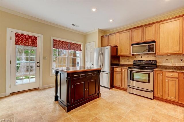 2213 St James Drive, Reidsville, NC 27320