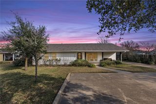 507 Crescent Drive, Bryan, TX 77801