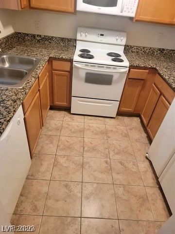 7730 Secret Shore Drive 207, Las Vegas, NV 89128