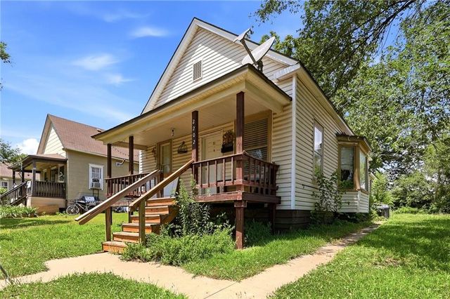 2202 Wood Avenue, Kansas City, KS 66104