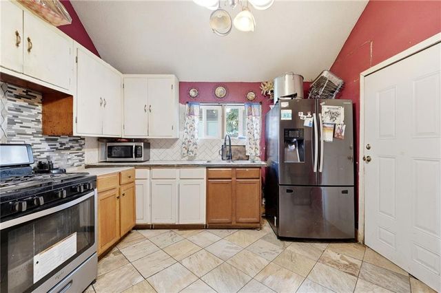 2202 Wood Avenue, Kansas City, KS 66104