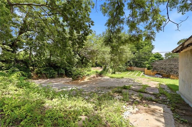 2202 Wood Avenue, Kansas City, KS 66104