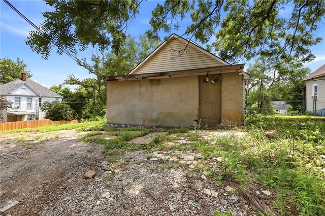 2202 Wood Avenue, Kansas City, KS 66104