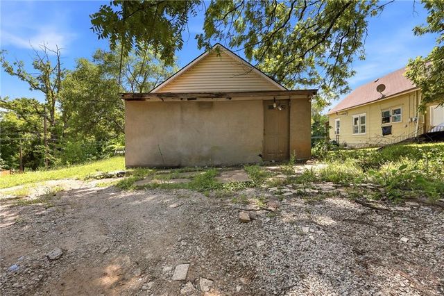 2202 Wood Avenue, Kansas City, KS 66104