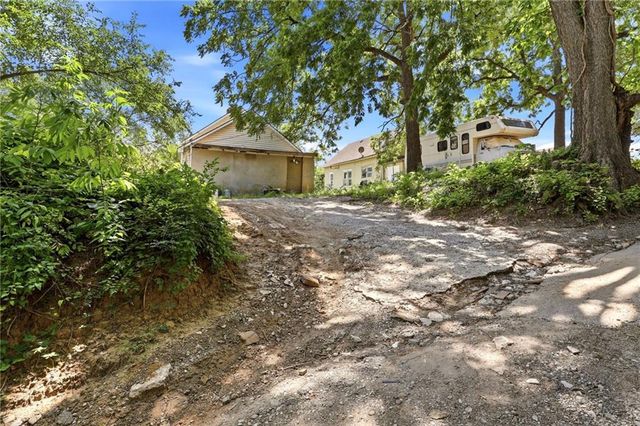 2202 Wood Avenue, Kansas City, KS 66104