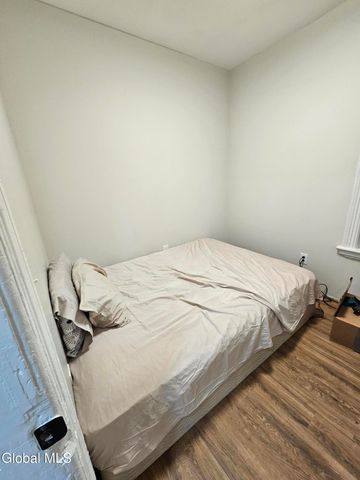 91 Division Street, Schenectady, NY 12304