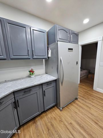 91 Division Street, Schenectady, NY 12304