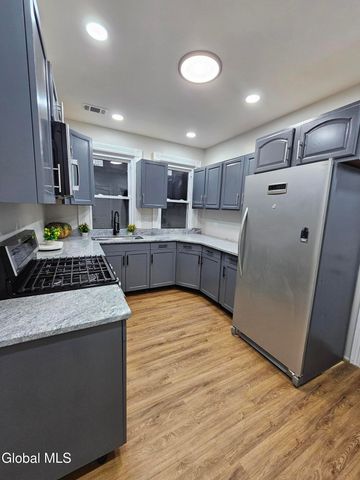 91 Division Street, Schenectady, NY 12304