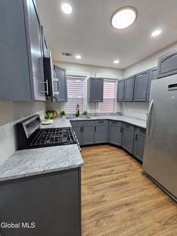 91 Division Street, Schenectady, NY 12304