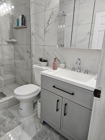 91 Division Street, Schenectady, NY 12304