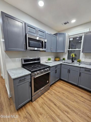 91 Division Street, Schenectady, NY 12304