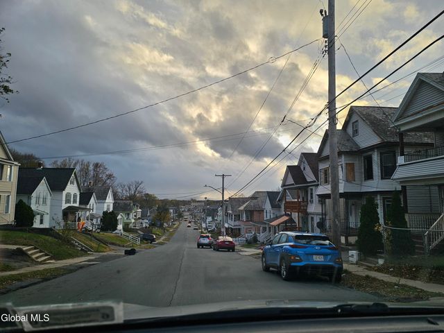 91 Division Street, Schenectady, NY 12304