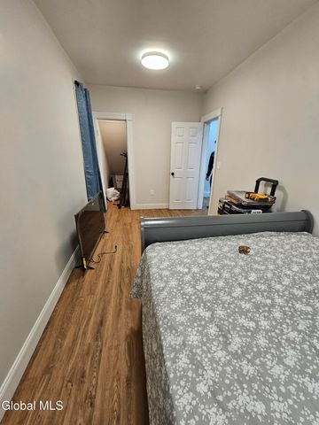 91 Division Street, Schenectady, NY 12304