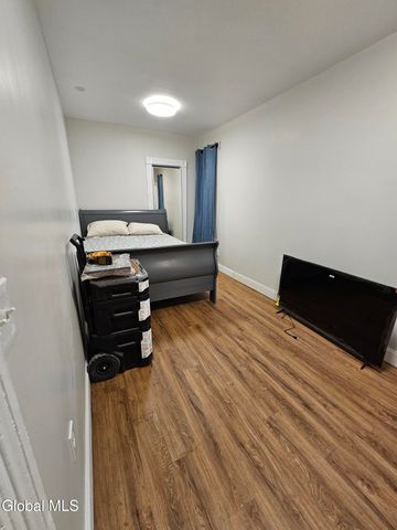 91 Division Street, Schenectady, NY 12304