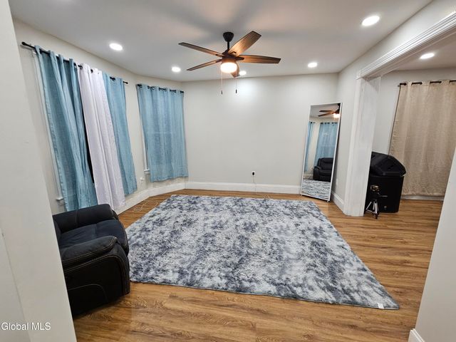 91 Division Street, Schenectady, NY 12304