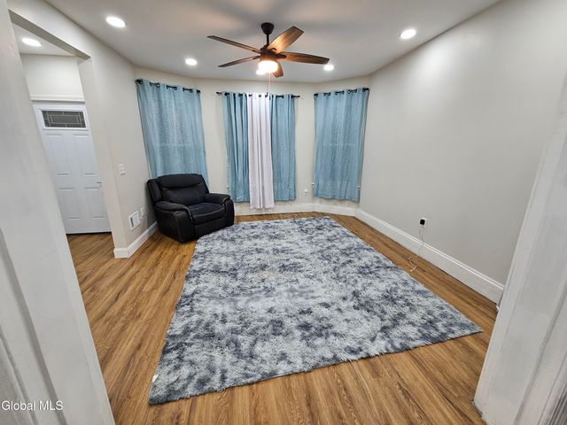 91 Division Street, Schenectady, NY 12304