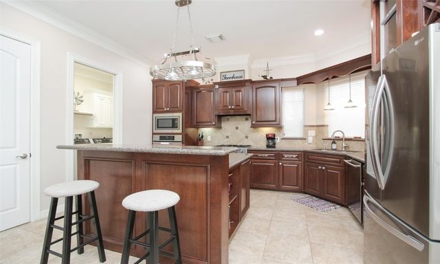 1525 Briar Bend, Friendswood, TX 77546