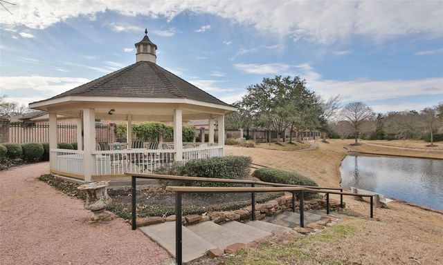 1525 Briar Bend, Friendswood, TX 77546