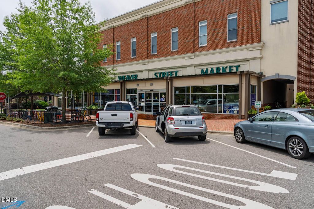 700 Market Street Unit 207, Chapel Hill, NC 27516
