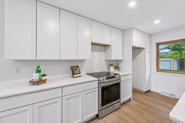 6 Mission Lane, Bloomington, MN 55420