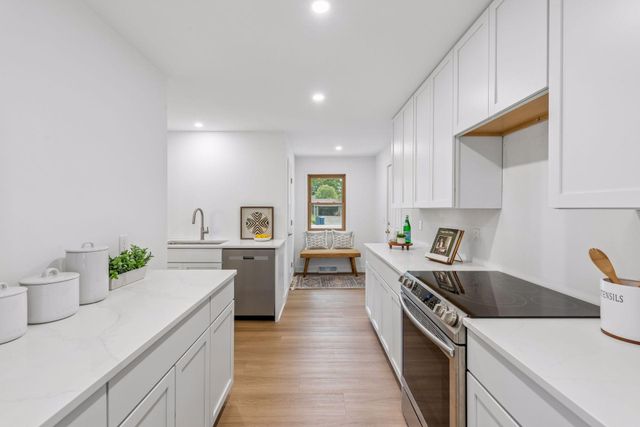 6 Mission Lane, Bloomington, MN 55420