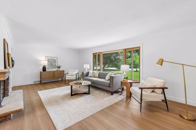6 Mission Lane, Bloomington, MN 55420