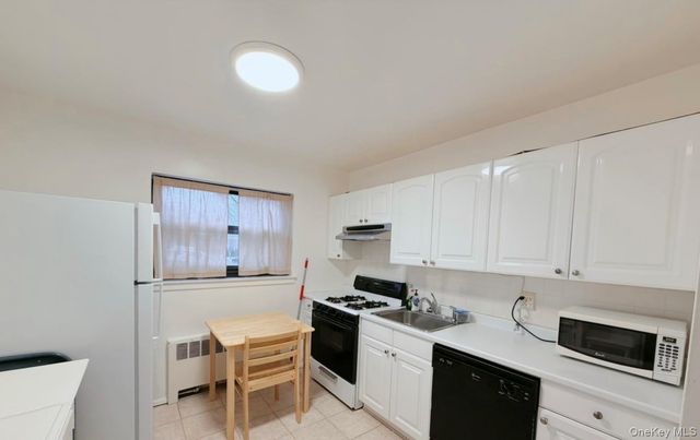 21909 74th Avenue 446B2, Oakland Gardens, NY 11364