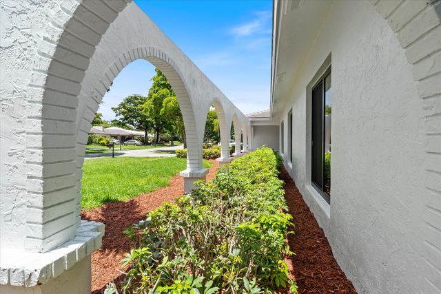 6749 S Grande Drive, Boca Raton, FL 33433