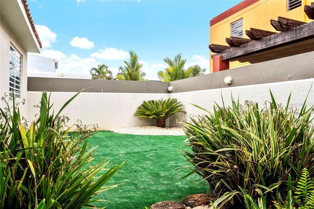 6006 VIA DEL PALMAR, Toa Baja, PR 00951