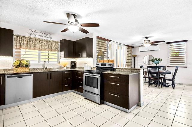 6006 VIA DEL PALMAR, Toa Baja, PR 00951