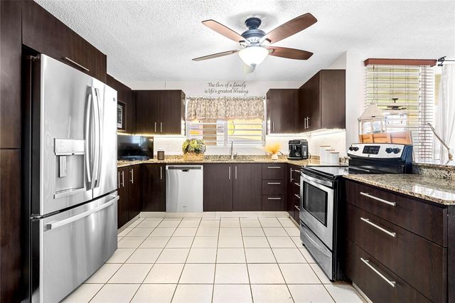 6006 VIA DEL PALMAR, Toa Baja, PR 00951