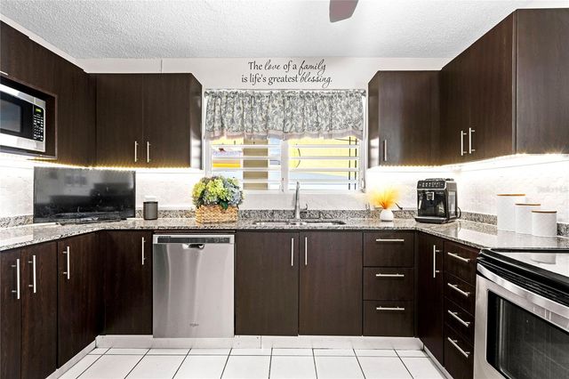 6006 VIA DEL PALMAR, Toa Baja, PR 00951