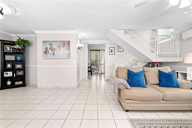 6006 VIA DEL PALMAR, Toa Baja, PR 00951