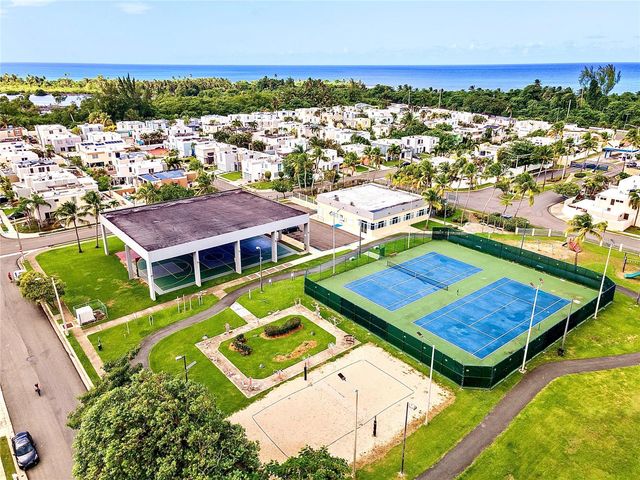 6006 VIA DEL PALMAR, Toa Baja, PR 00951