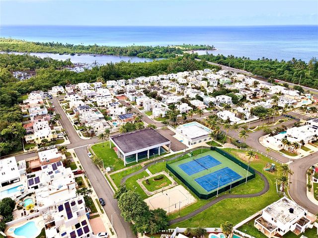 6006 VIA DEL PALMAR, Toa Baja, PR 00951