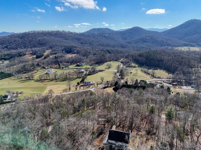 131 Hickory Ridge Circle, Hayesville, NC 28904