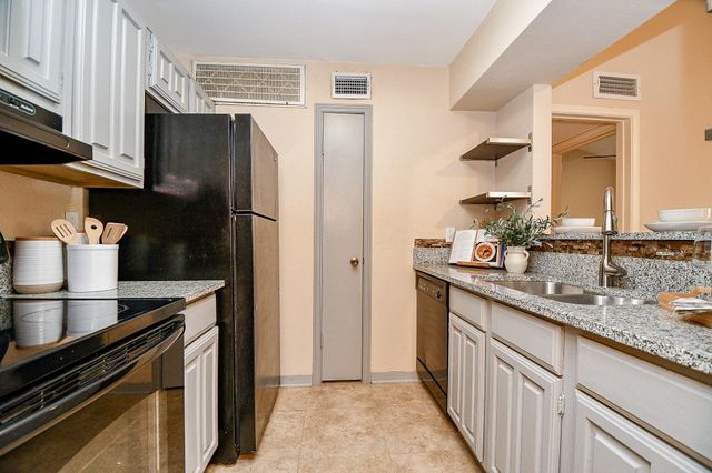 3500 Tangle Brush Drive 14, The Woodlands, TX 77381