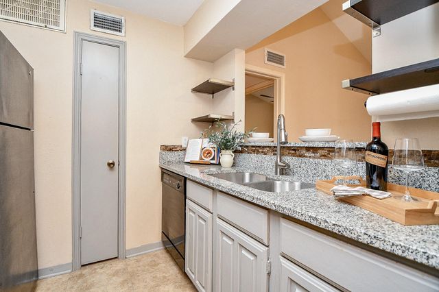 3500 Tangle Brush Drive 14, The Woodlands, TX 77381