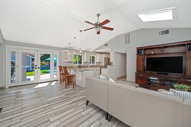 3903 Peach Dr, Loomis, CA 95650