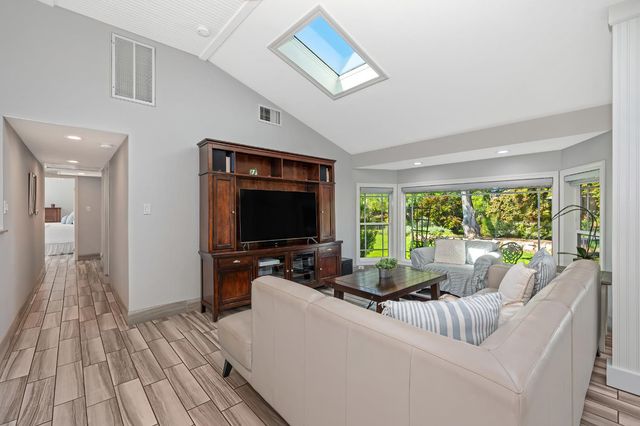 3903 Peach Dr, Loomis, CA 95650