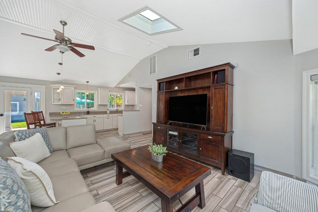 3903 Peach Dr, Loomis, CA 95650